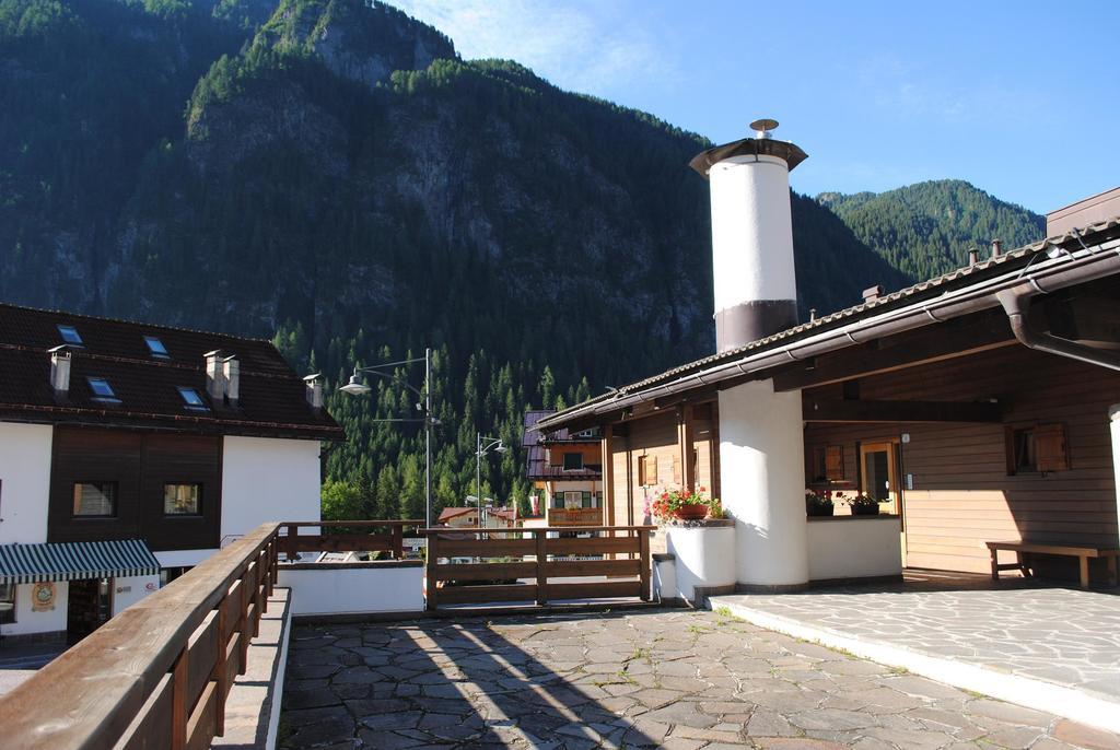 Bed & Breakfast Garni Tobia Campitello di Fassa Luaran gambar