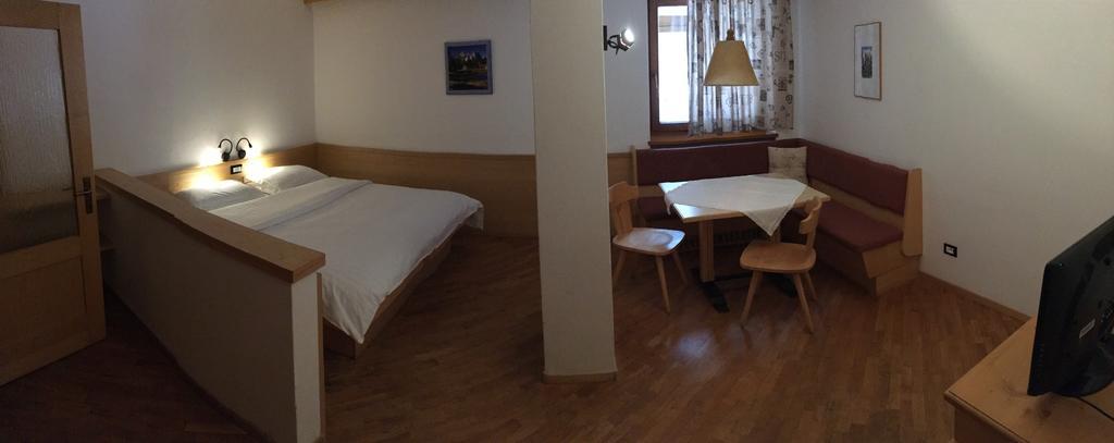 Bed & Breakfast Garni Tobia Campitello di Fassa Luaran gambar