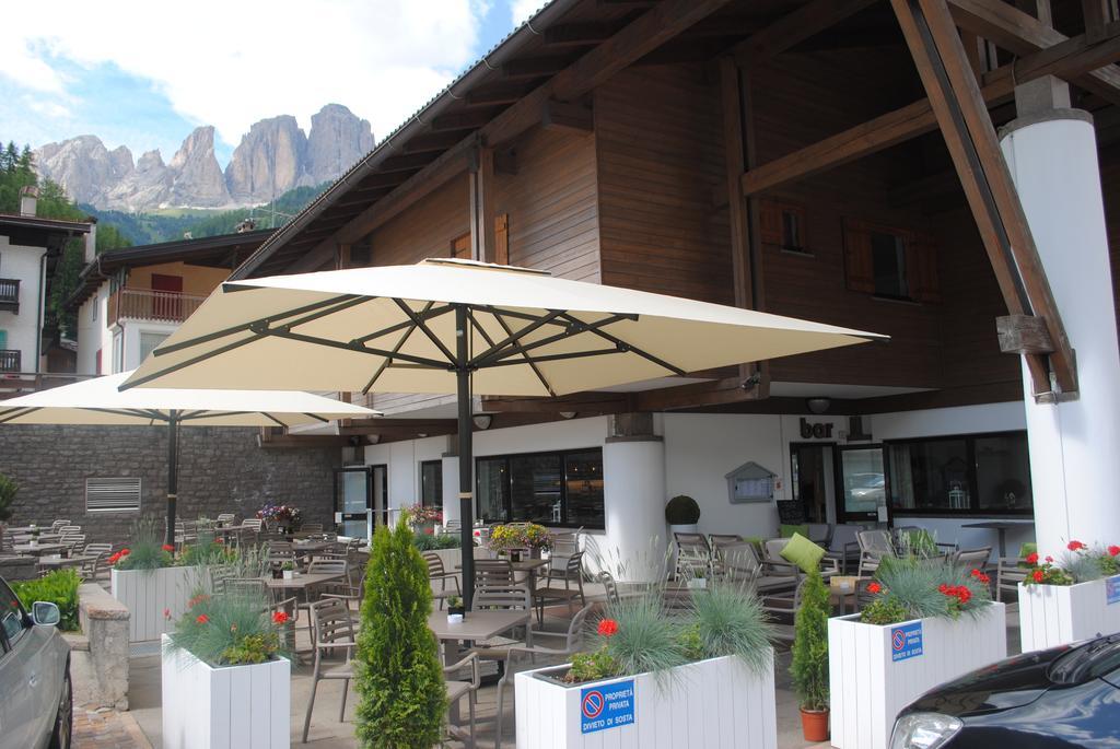 Bed & Breakfast Garni Tobia Campitello di Fassa Luaran gambar
