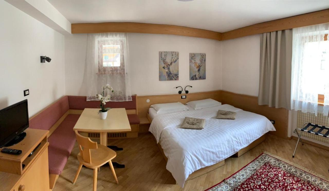 Bed & Breakfast Garni Tobia Campitello di Fassa Luaran gambar