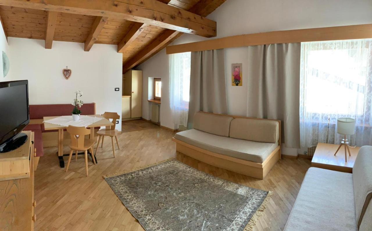 Bed & Breakfast Garni Tobia Campitello di Fassa Luaran gambar