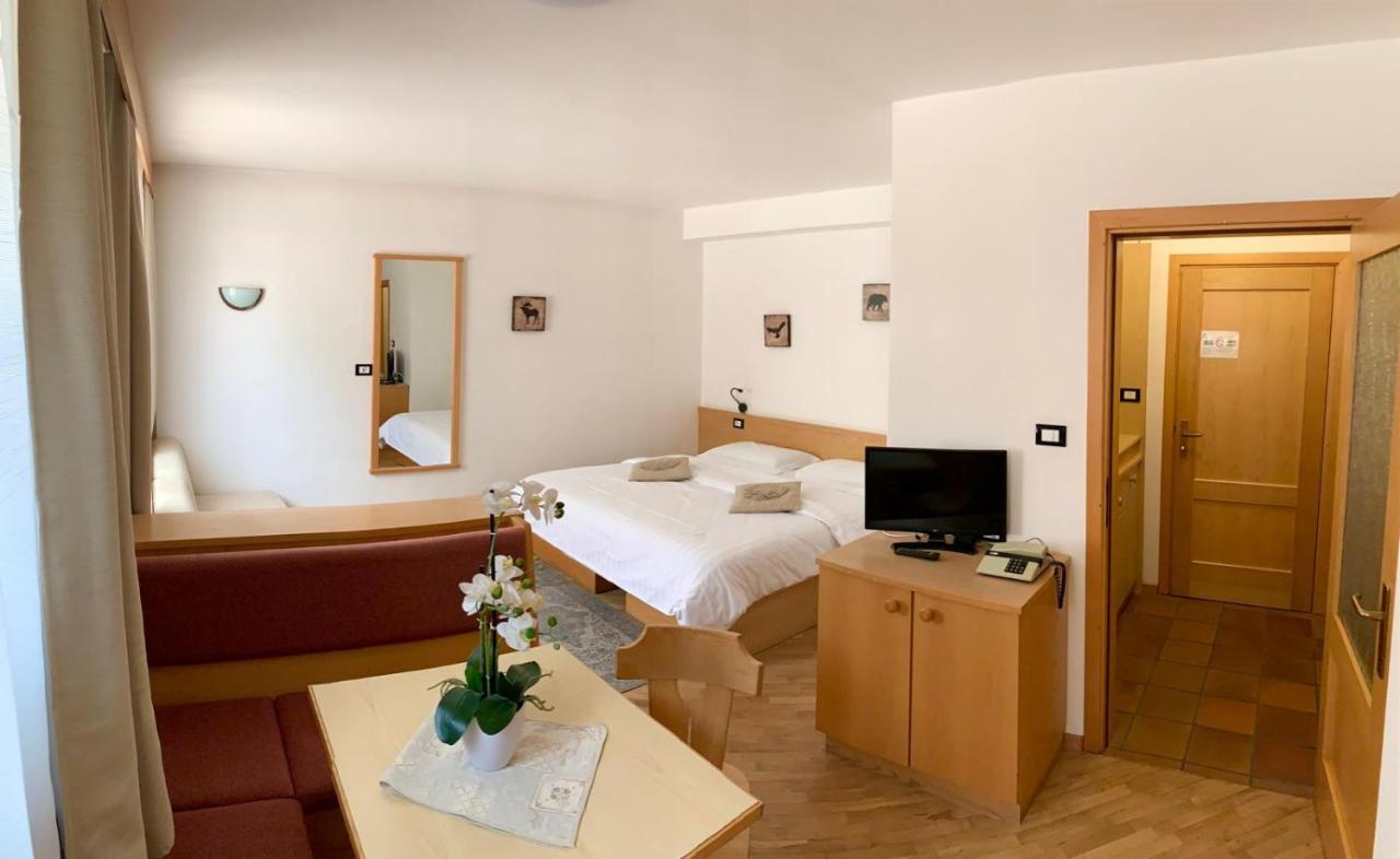 Bed & Breakfast Garni Tobia Campitello di Fassa Luaran gambar