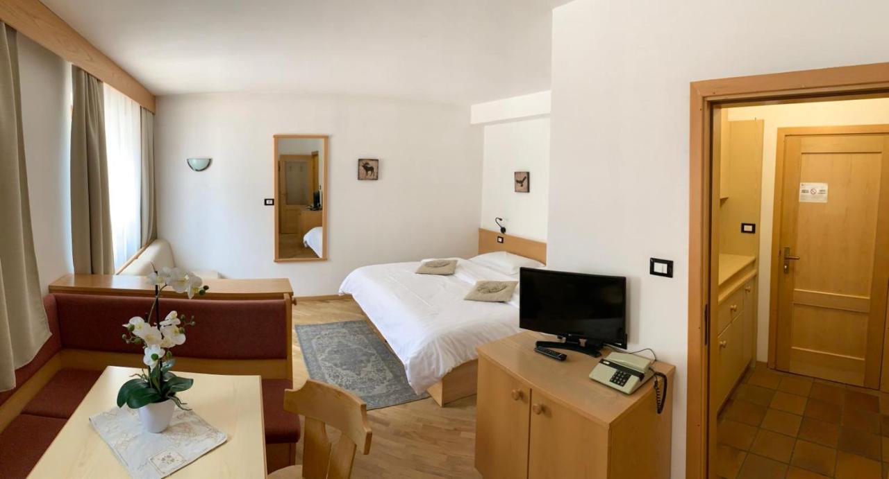 Bed & Breakfast Garni Tobia Campitello di Fassa Luaran gambar